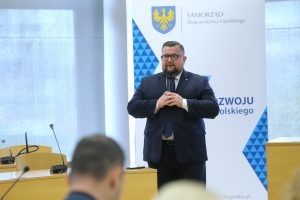 Członek Zarządu Województwa Opolskiego - Pan Szymon Ogłaza - Przewodniczący Grupy Sterujacej Ewaluacją i Monitoringiem